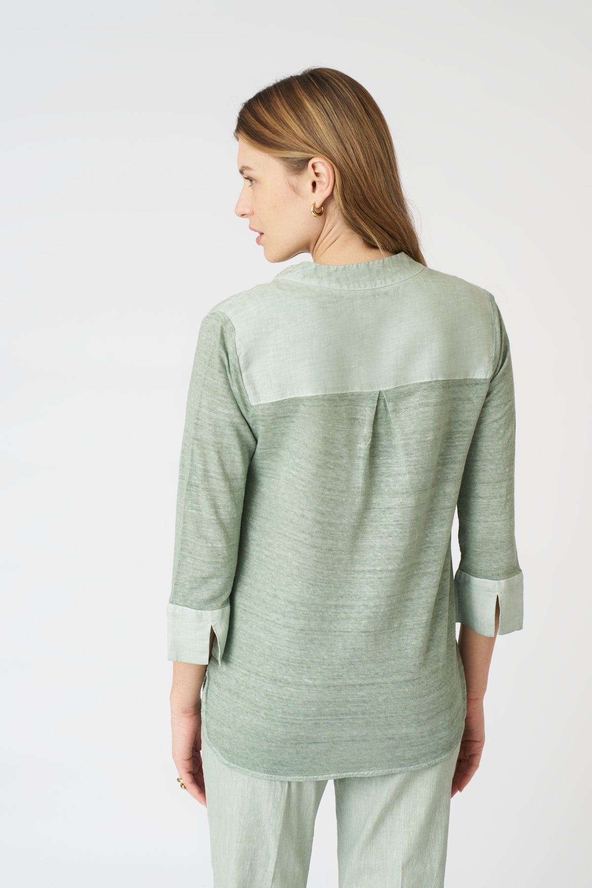 Women's Linen Relaxed V-Neck Blouse – Pistache Soft Fade, view 4