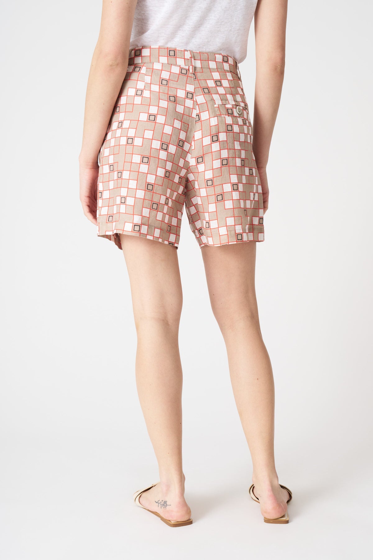 Women's Modern Motif Pleated Linen Shorts – Washed Nocciola, view 4