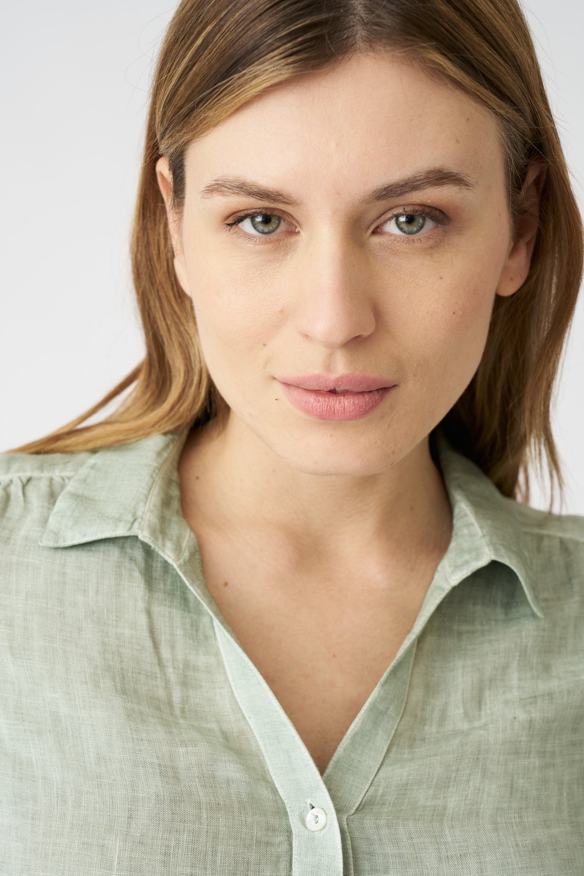 Women's Lily Linen Shirt – Pistache Soft Fade, view 2