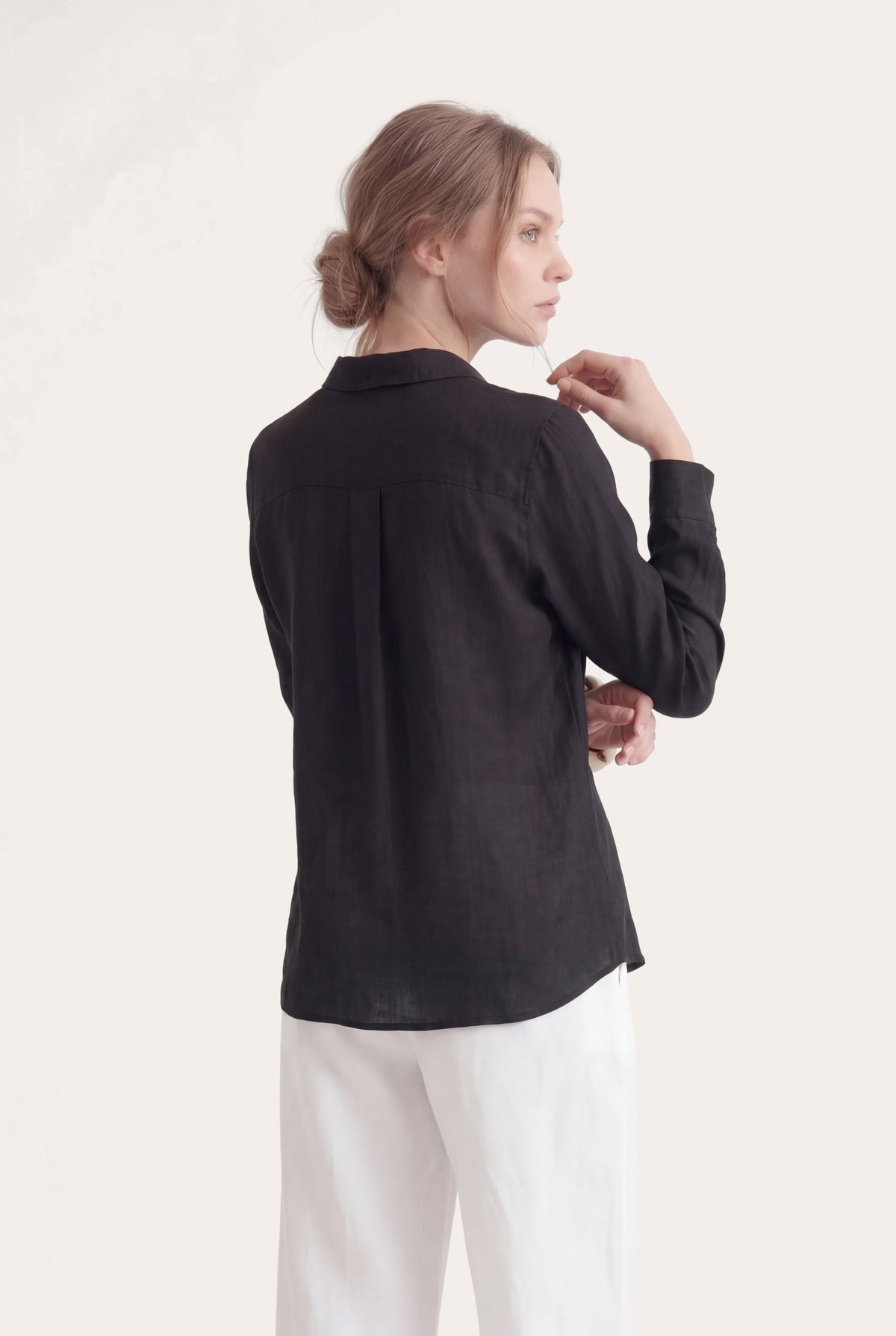 Women's Relaxed-Fit V-Neck Linen Shirt – Black, view 5