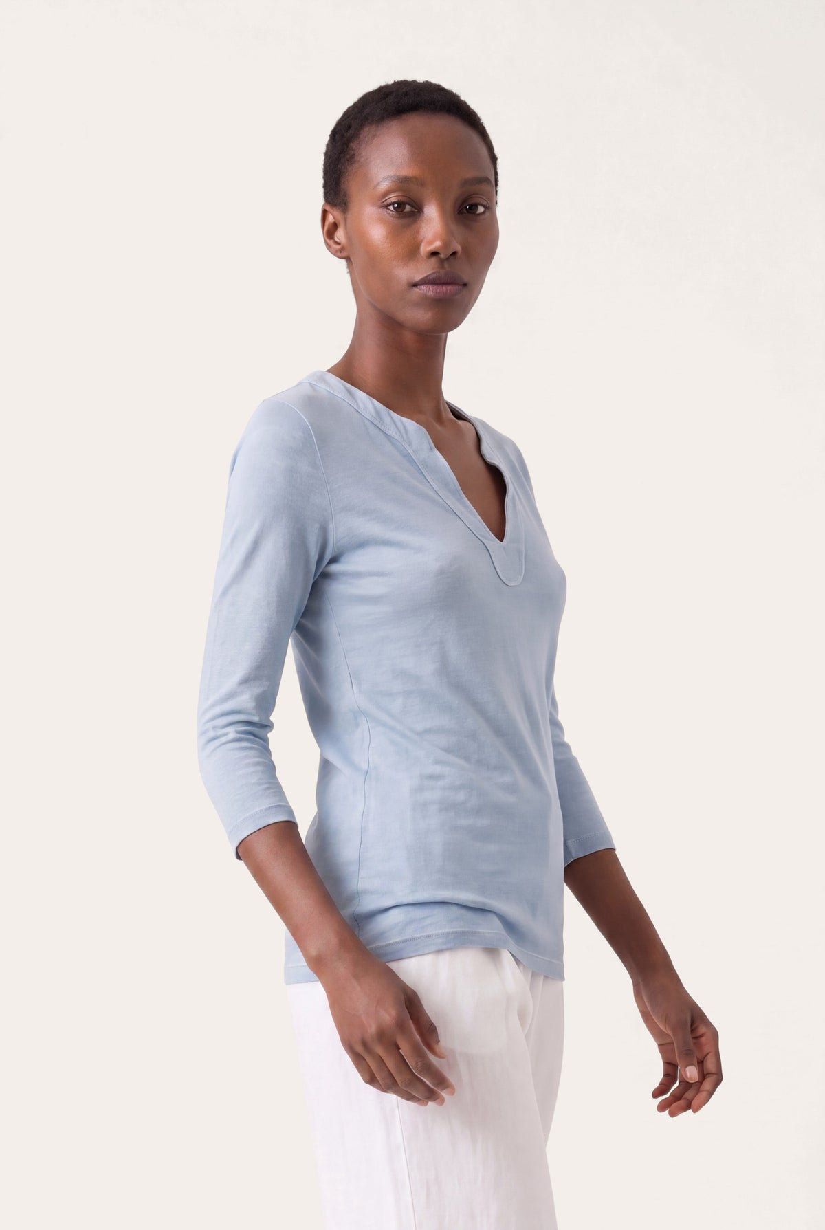 Women's Linen V-Neck T-Shirt with Refined Finish – Safari Soft Fade, view 7