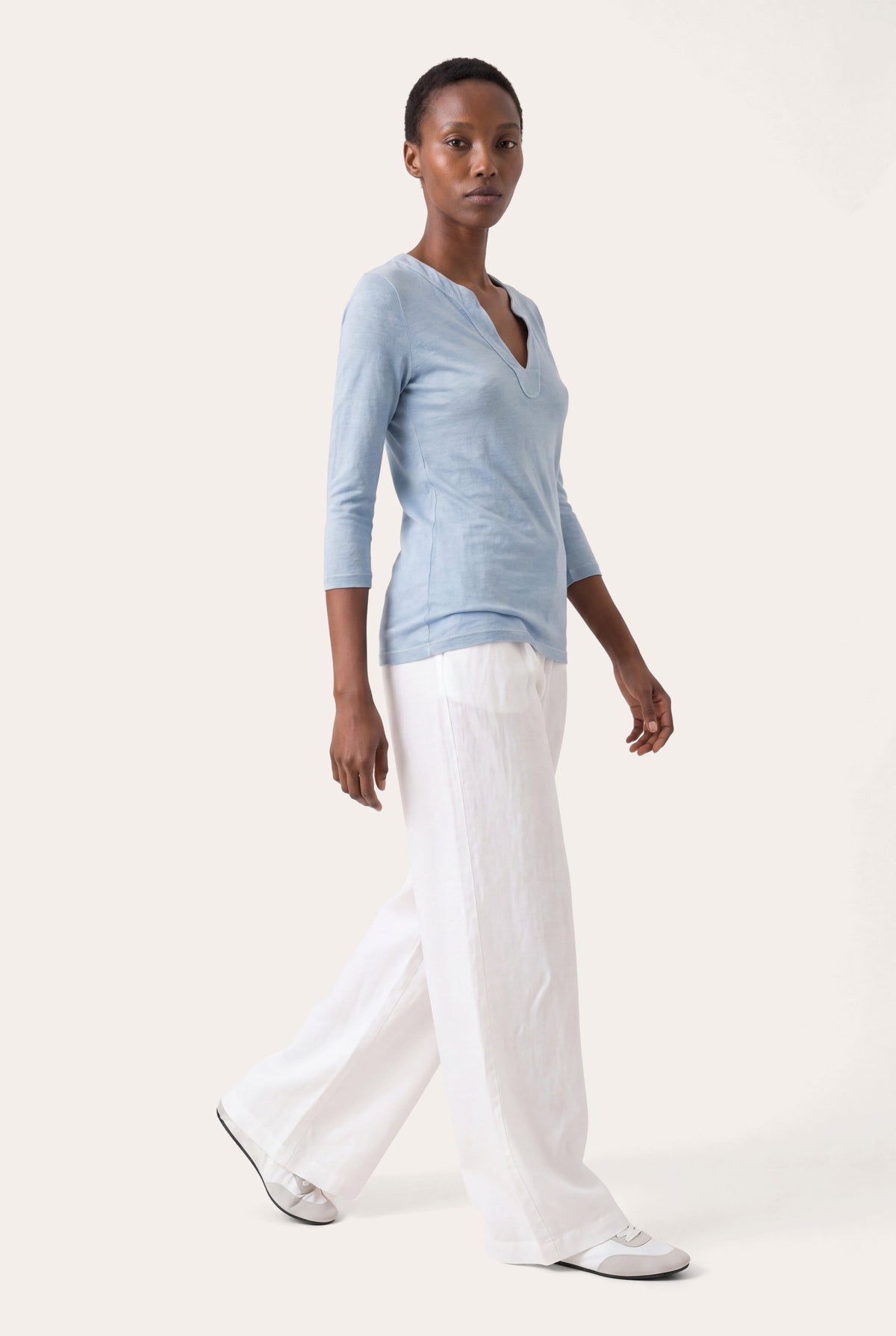 Women's Linen V-Neck T-Shirt with Refined Finish – Safari Soft Fade, view 8