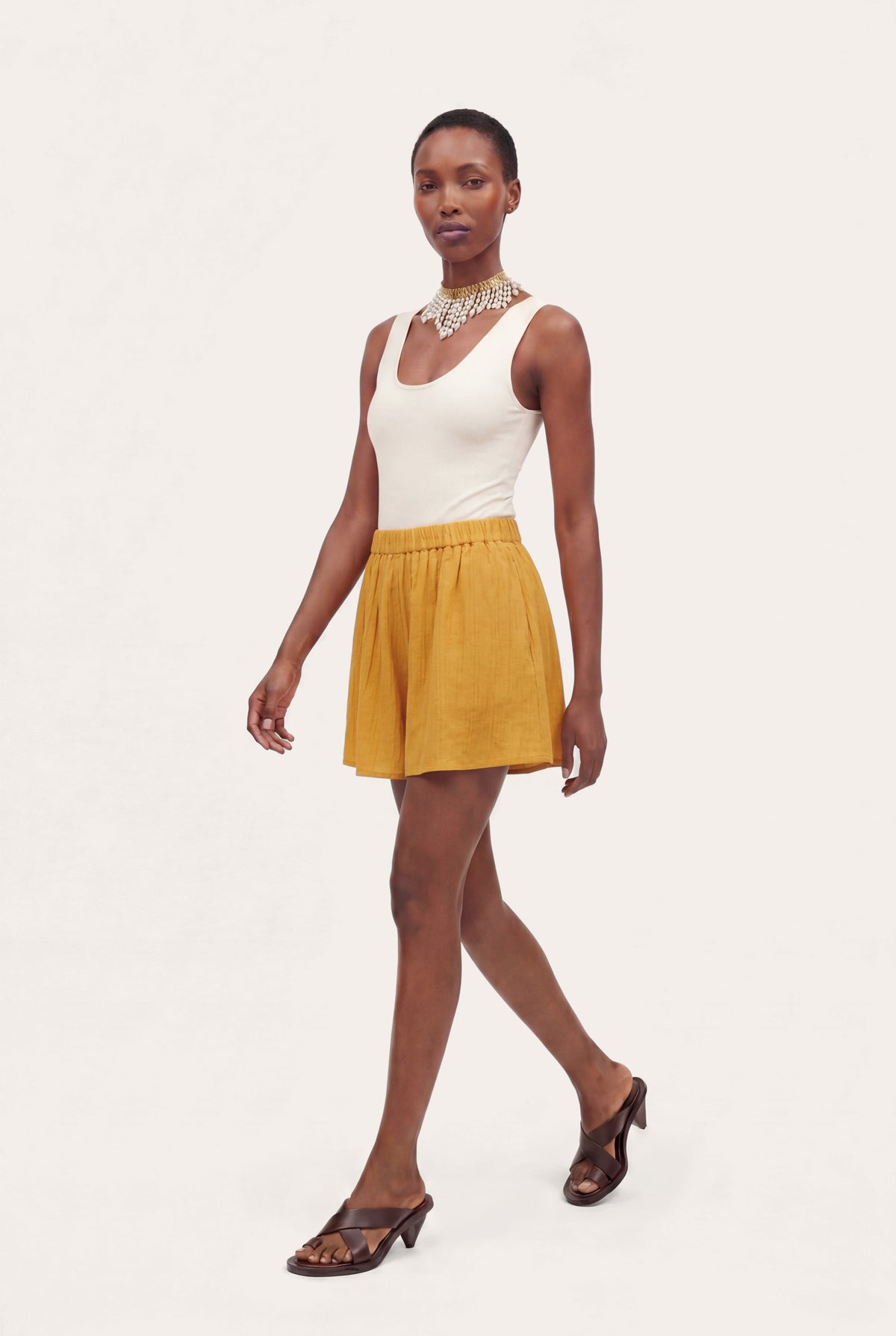 Women's Gathered Linen Shorts – Zafferano, view 4