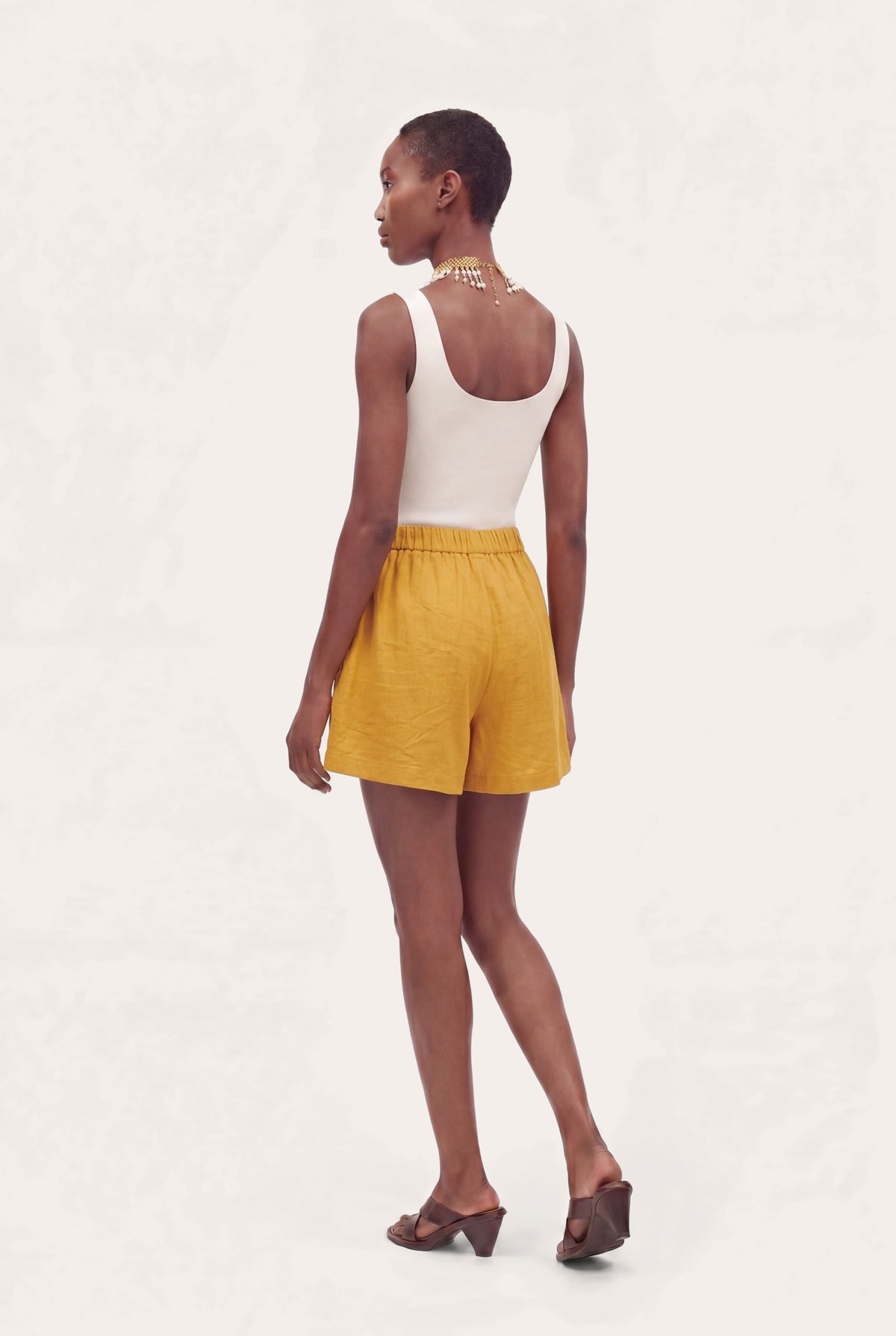 Women's Gathered Linen Shorts – Zafferano, view 5