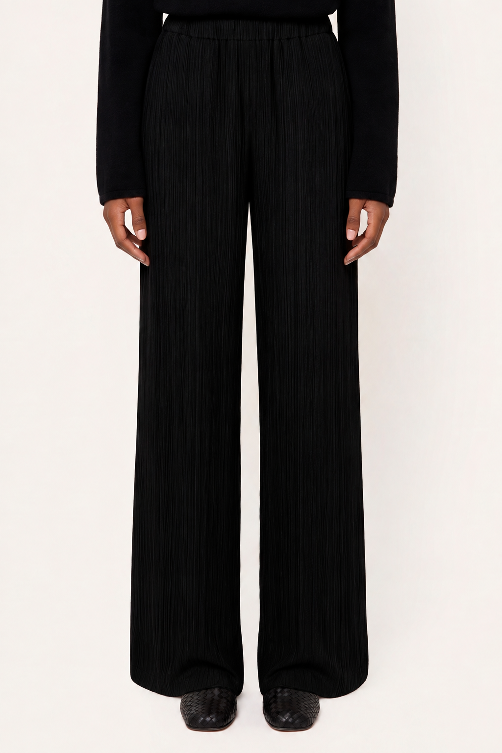 Women's Plissé Wool-Viscose Fluid Pants – Black, view 1