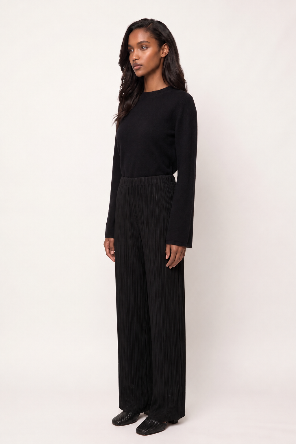 Women's Plissé Wool-Viscose Fluid Pants – Black, view 3