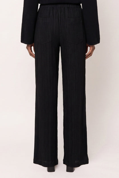 Women's Plissé Wool-Viscose Fluid Pants – Black, view 2