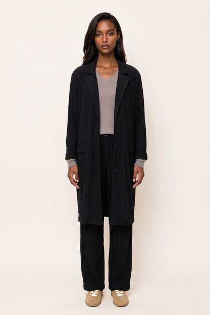 Women's Relaxed-Fit Plissé Wool-Viscose Coat – Black, view 1