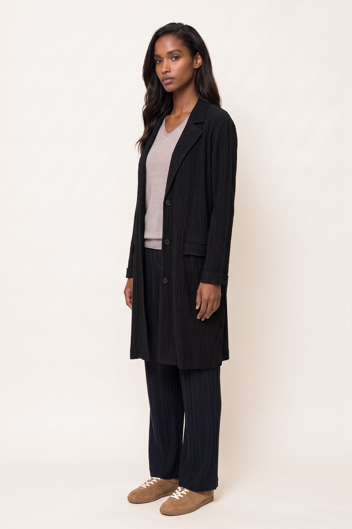 Women's Relaxed-Fit Plissé Wool-Viscose Coat – Black, view 3