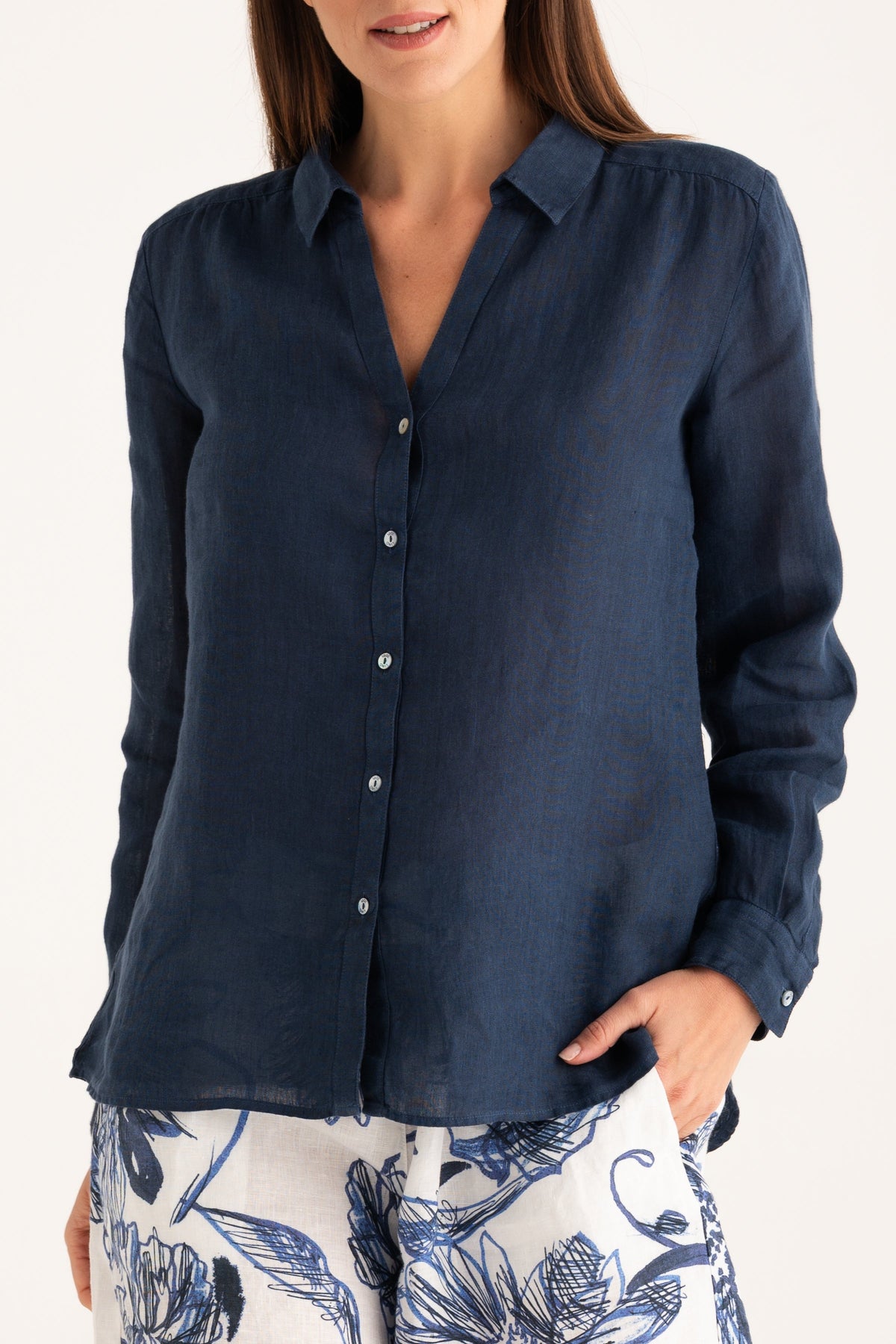 Women's Linen Regular-Fit Shirt with V-Neck – Navy Fade, view 6
