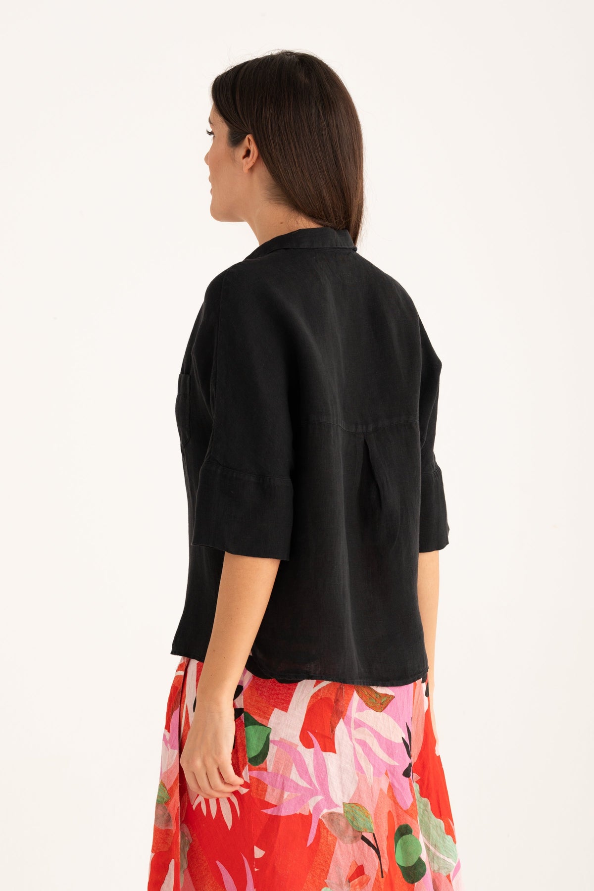 Women's Linen Relaxed-Fit Shirt with Pocket – Black, view 2