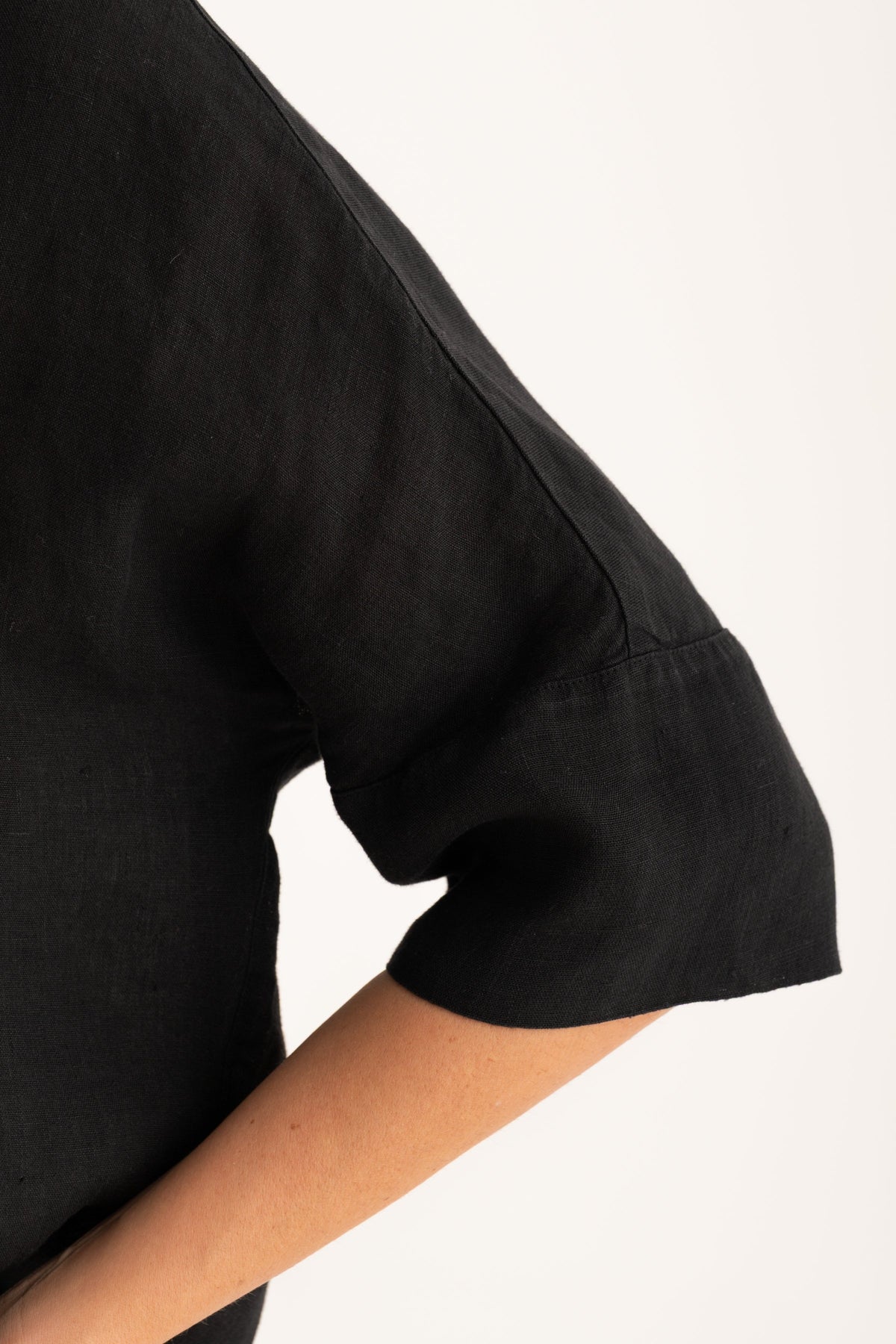 Women's Linen Relaxed-Fit Shirt with Pocket – Black, view 3