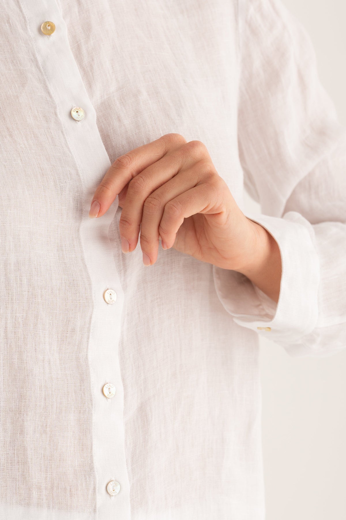 Women's Classic Regular-Fit Linen Shirt – White, view 3