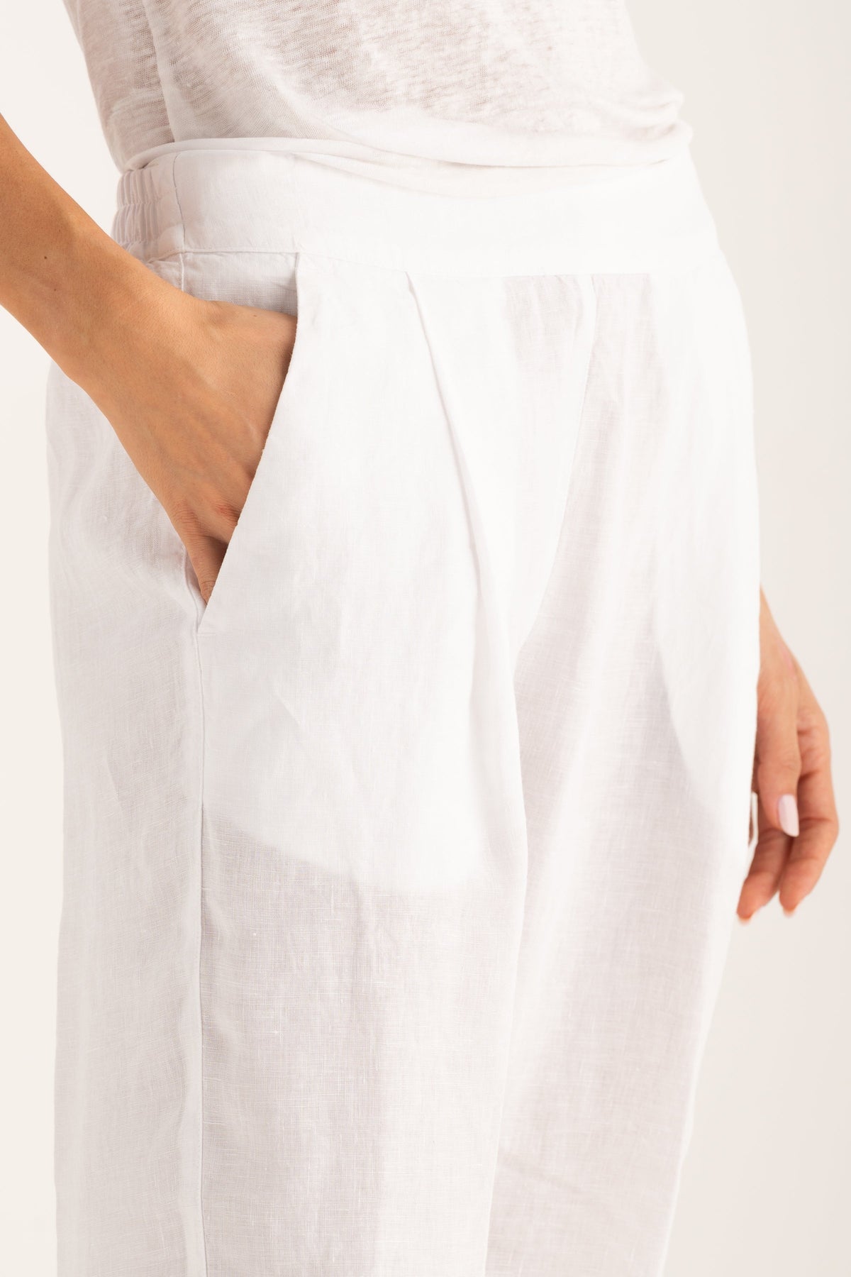 Women's Linen Pleated Pants – White, view 3