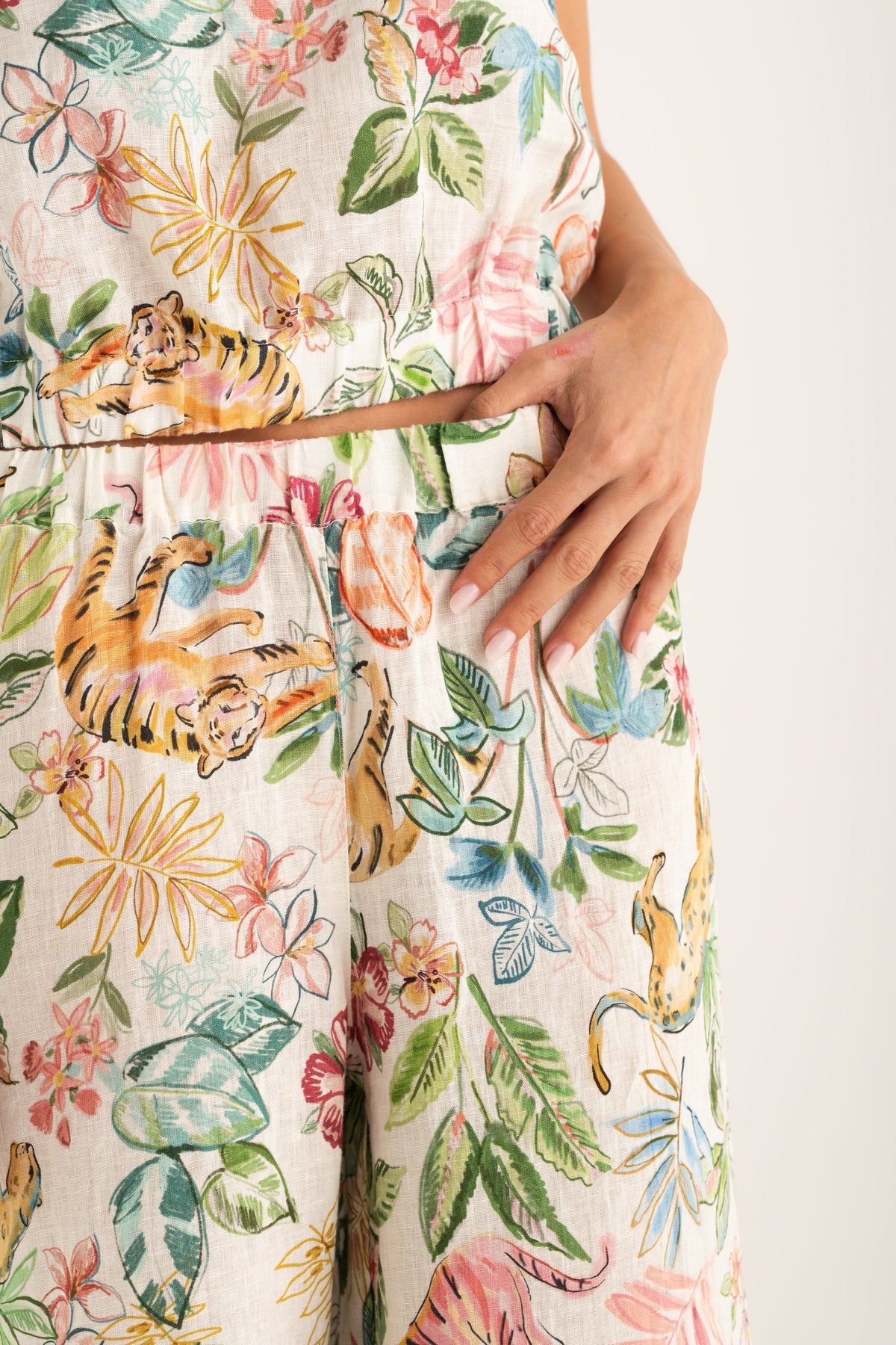 Women's Jungle Wide-Leg Linen Pants with Side Slits – Print, view 4
