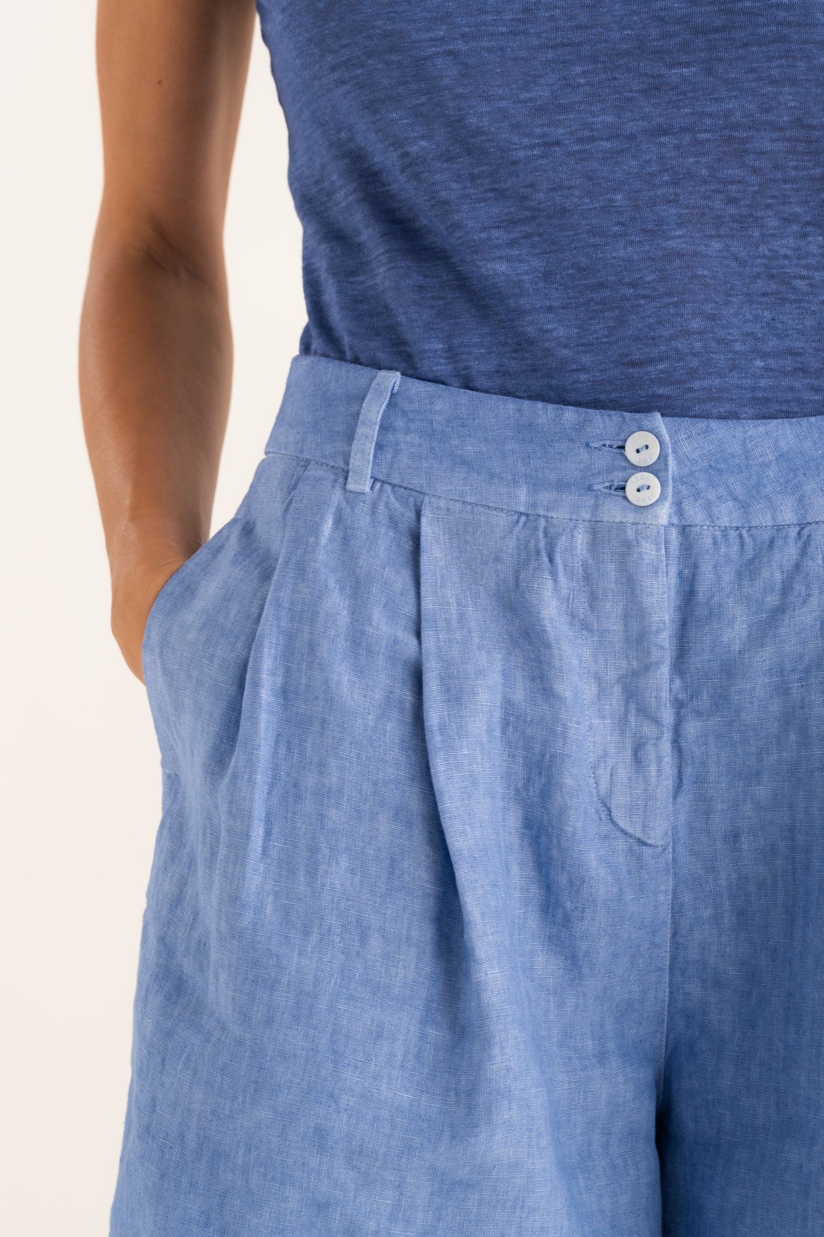 Women's Linen Pleated Shorts – Pacific Soft, view 3