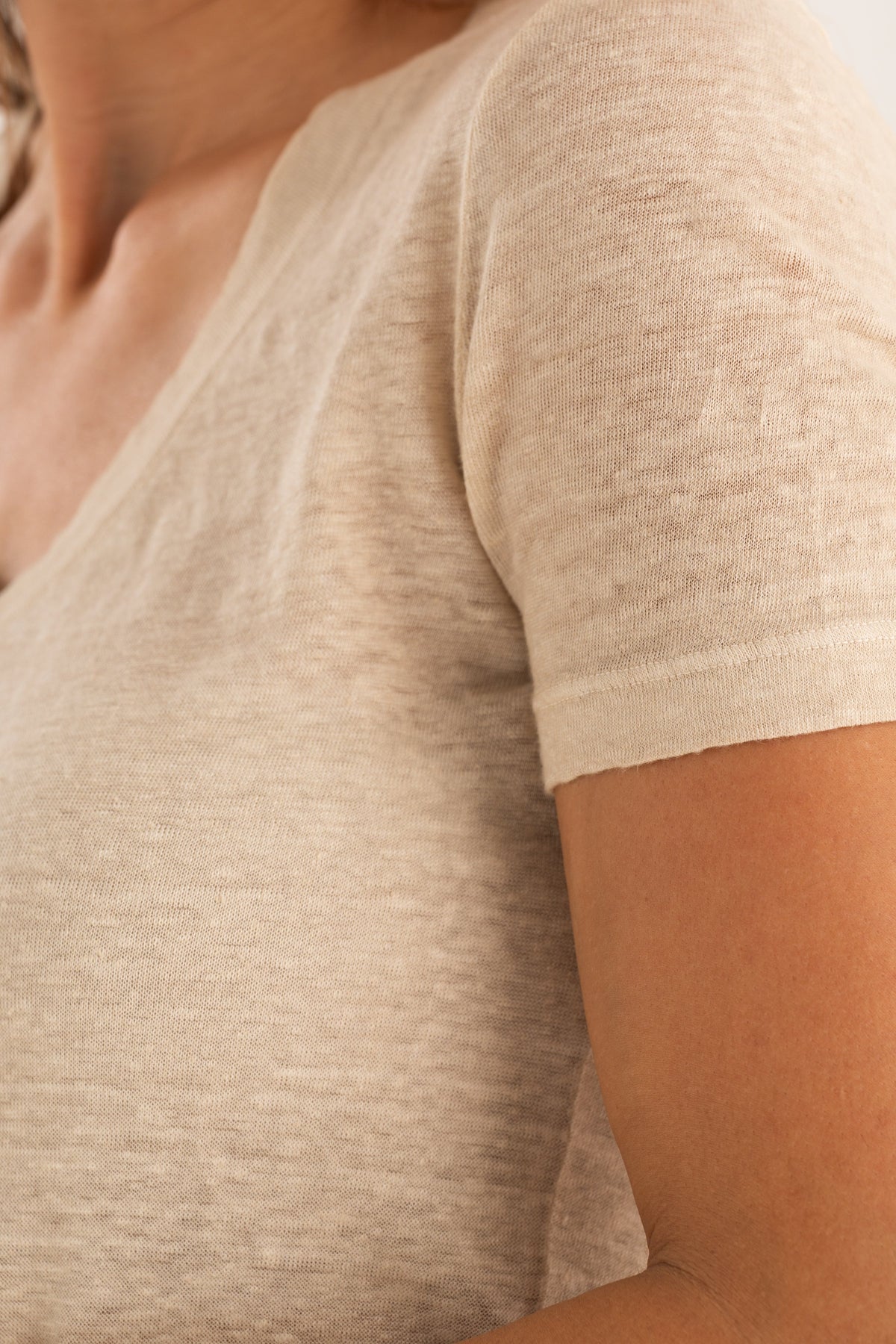 Women's Linen V-Neck T-Shirt – Safari Soft Fade, view 3