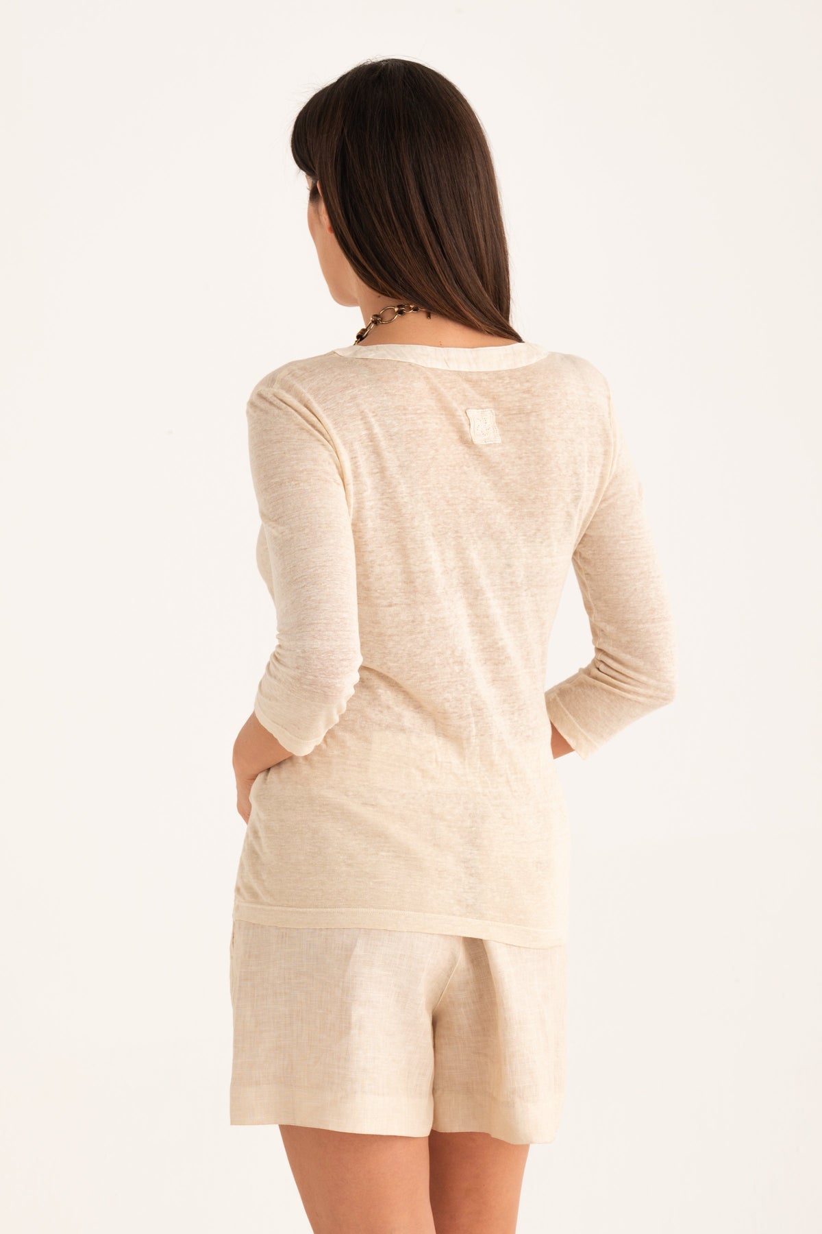Women's Linen V-Neck T-Shirt with Refined Finish – Safari Soft Fade, view 2