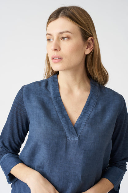 Women's Linen Relaxed V-Neck Blouse – Navy Fade, view 2