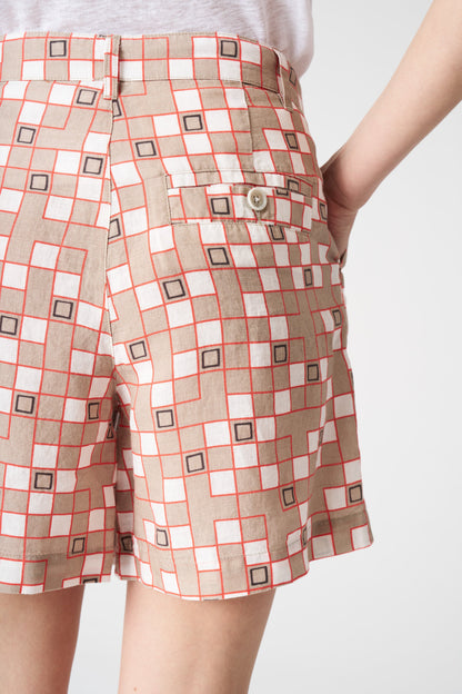 Women's Modern Motif Pleated Linen Shorts – Washed Nocciola, view 2