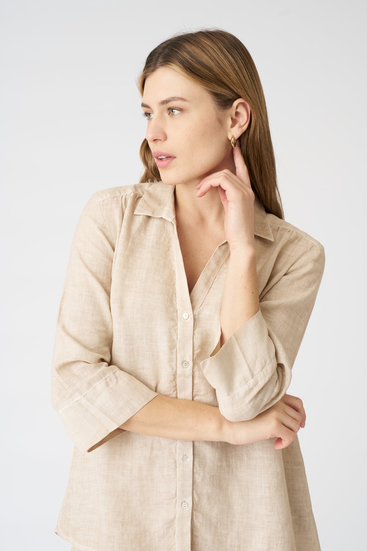 Women's Linen Regular-Fit V-Neck Shirt – Beige Soft Fade, view 2