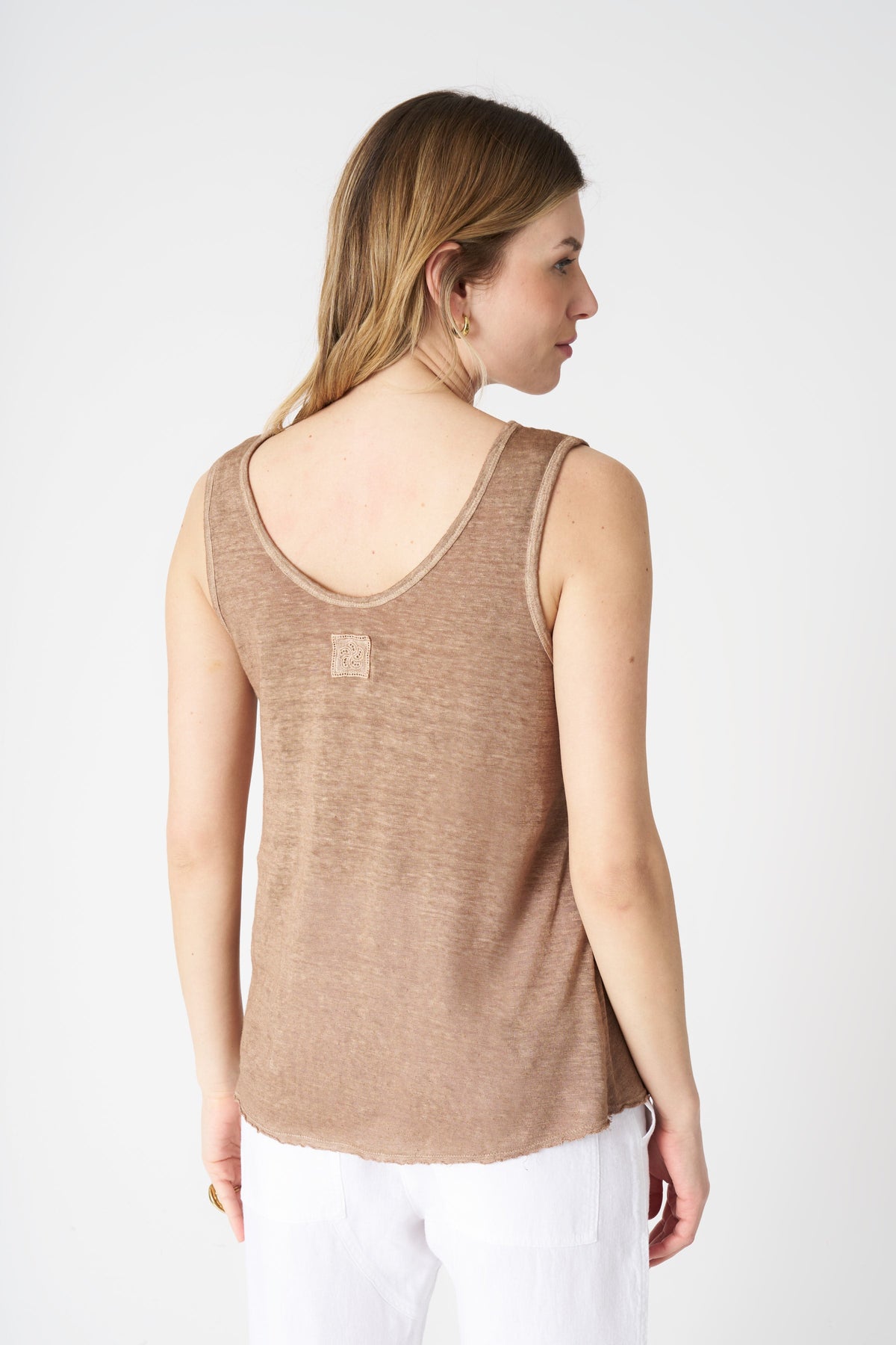 Women's Linen Relaxed-Fit Tank Top – Tabacco Soft Fade, view 4