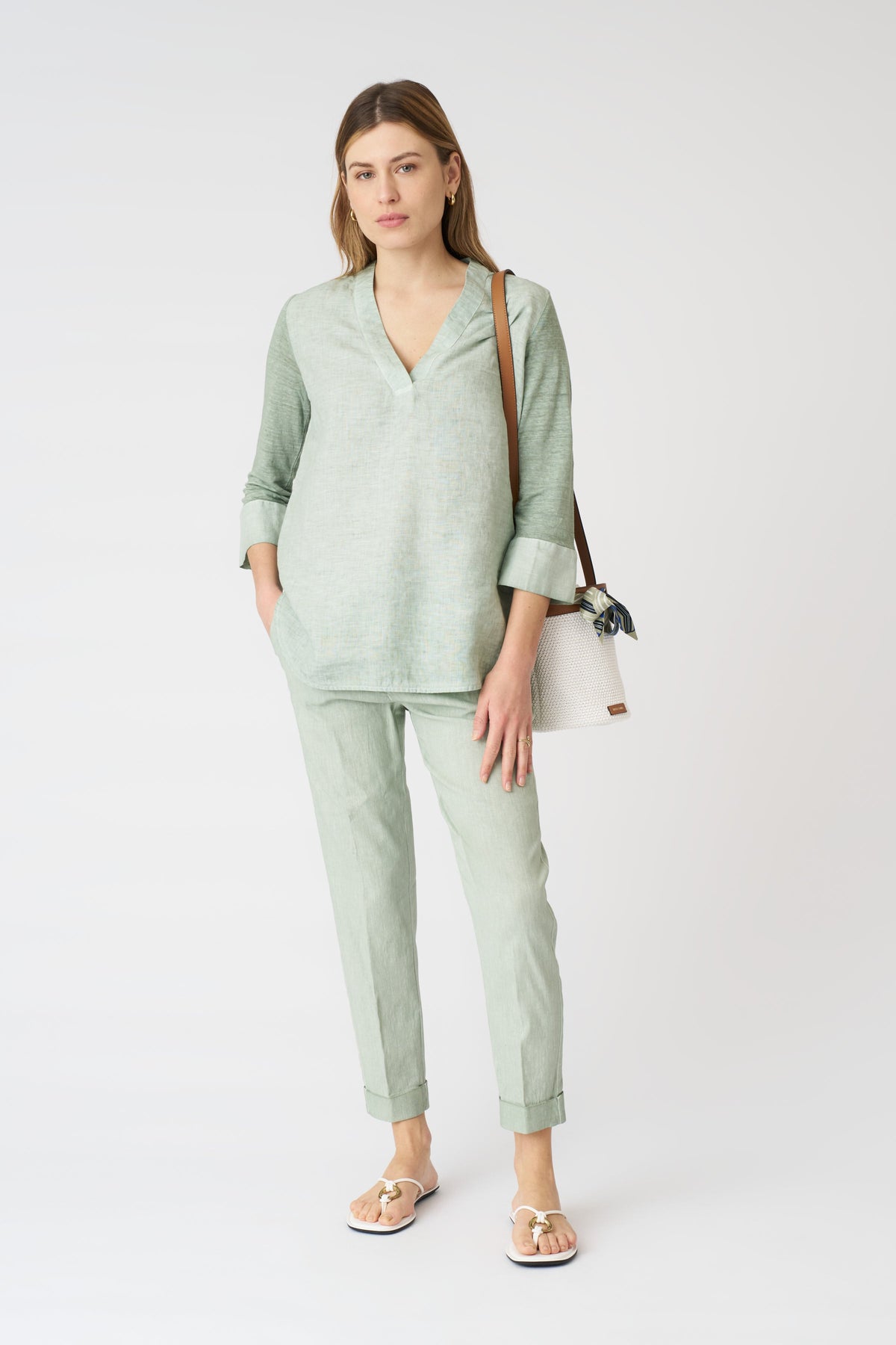 Women's Linen Relaxed V-Neck Blouse – Pistache Soft Fade, view 3