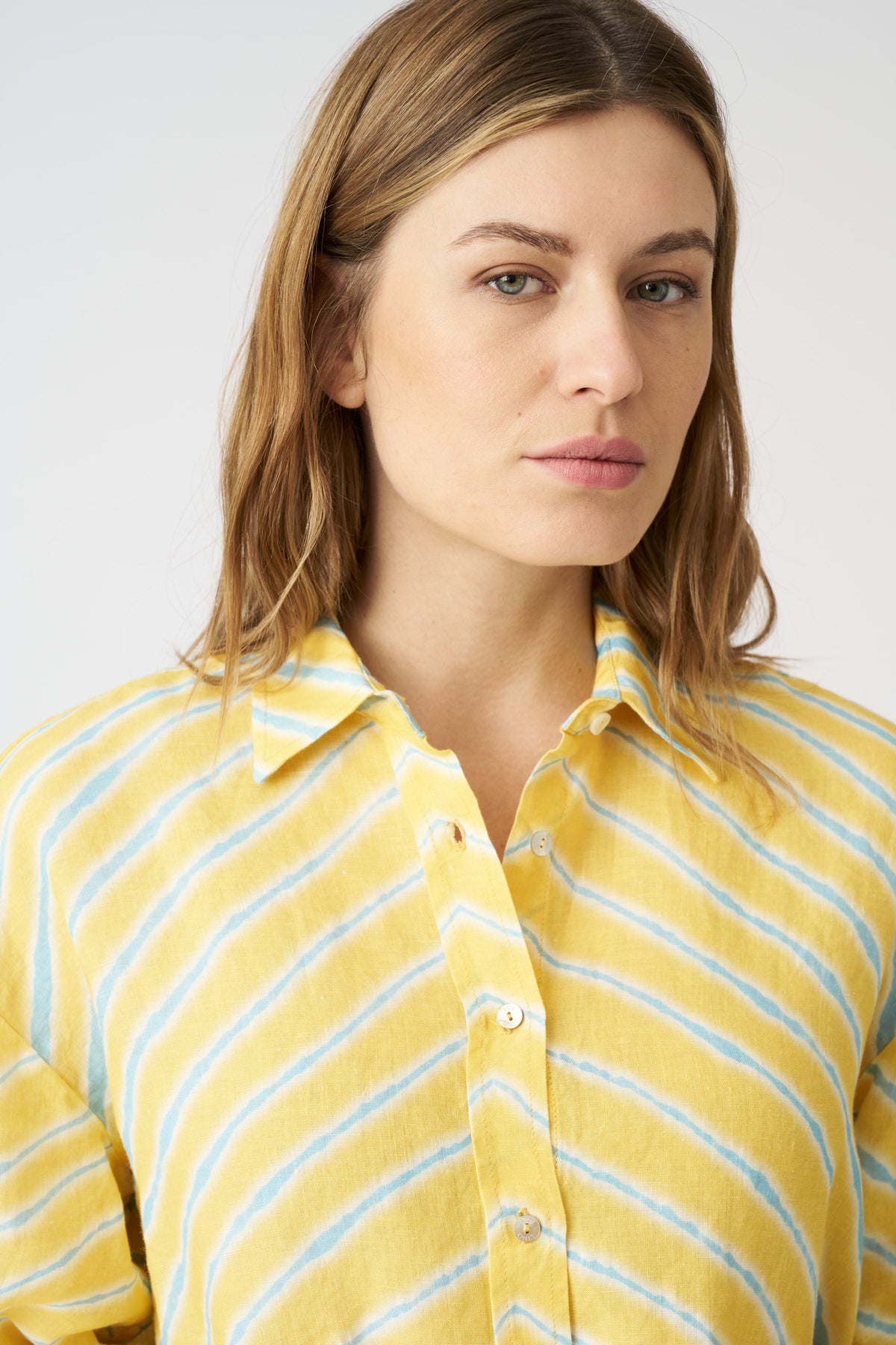 Women's Wave-Stripe Boyfriend Linen Shirt – Print, view 2