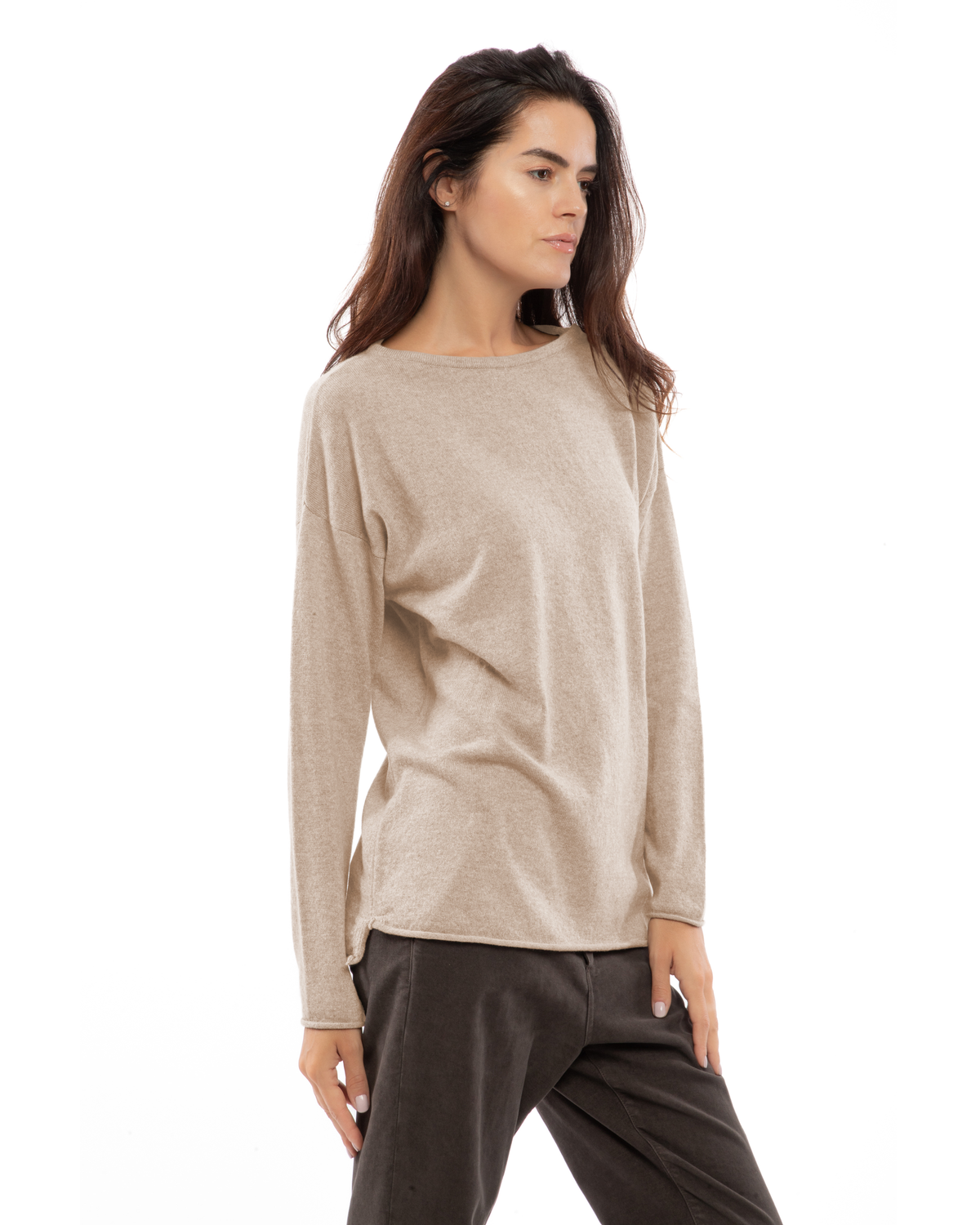 Beige cashmere relaxed maxi boatneck sweater, three-quarter view on a model.