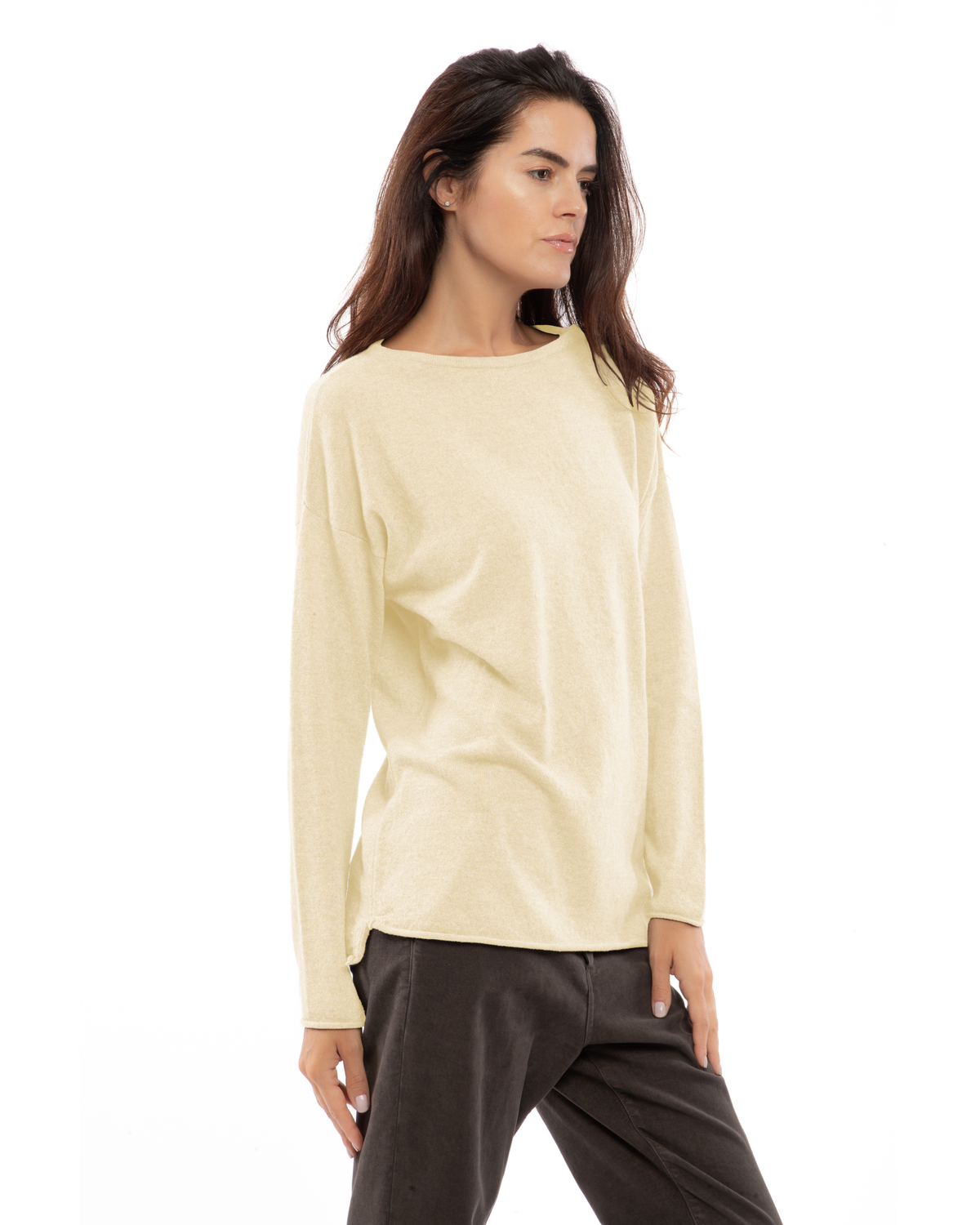 Butter yellow cashmere relaxed maxi boat-neck, three-quarter view on a model