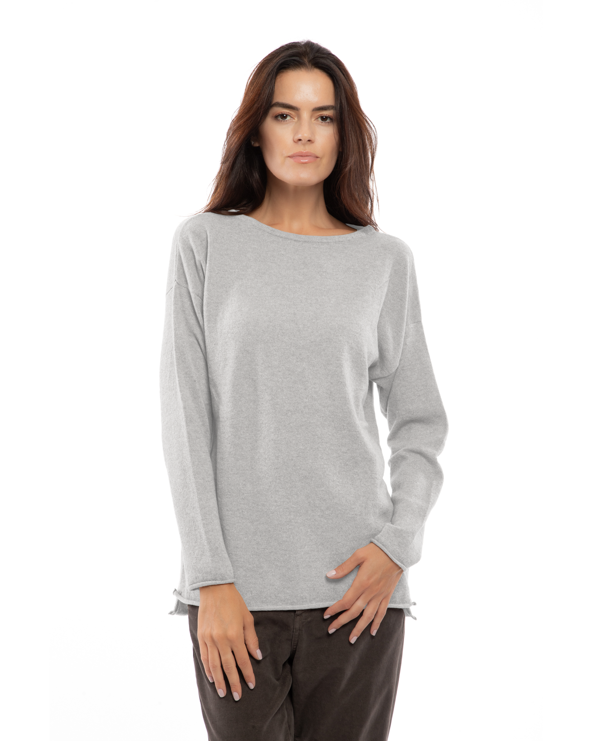 Light gray cashmere relaxed maxi boat-neck, front view on a model