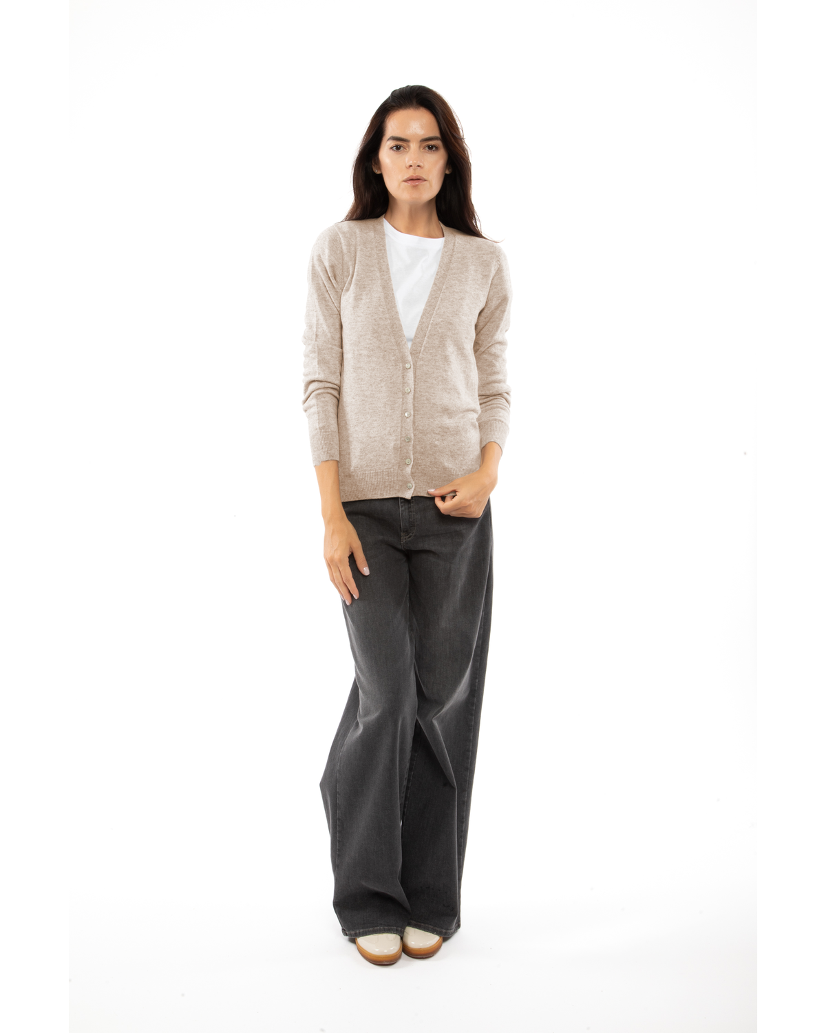 Women's cashmere V-neck cardigan in Beige, full-length view on a model