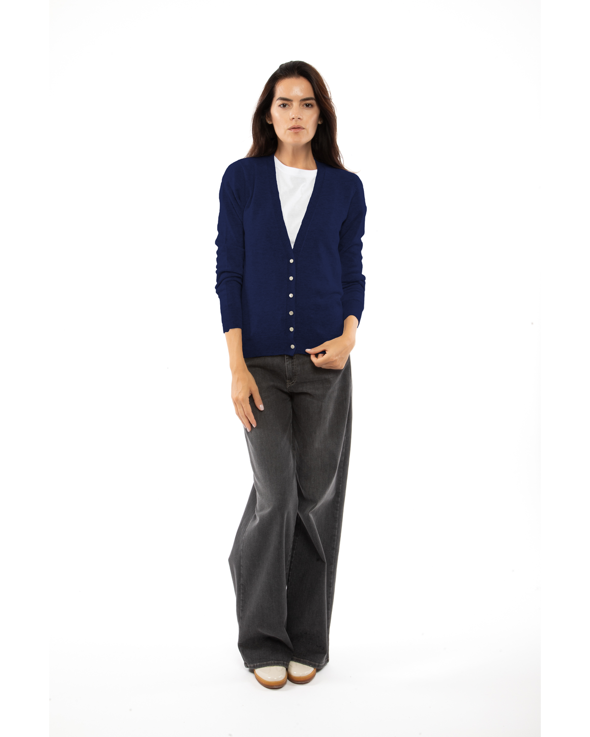 Women's cashmere V-neck cardigan in Blue, full-length view on a model