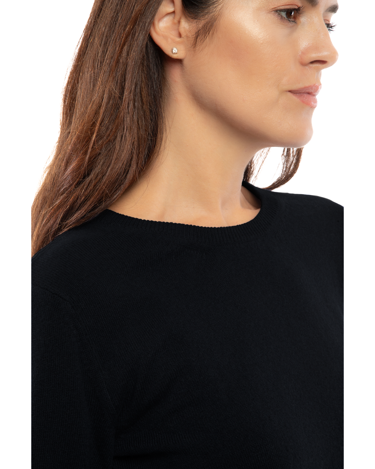 Black cashmere crew neck dress, close-up of the ribbed crew neckline