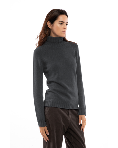 Women's cashmere raglan sleeve turtleneck sweater in Charcoal, three-quarter view on a model