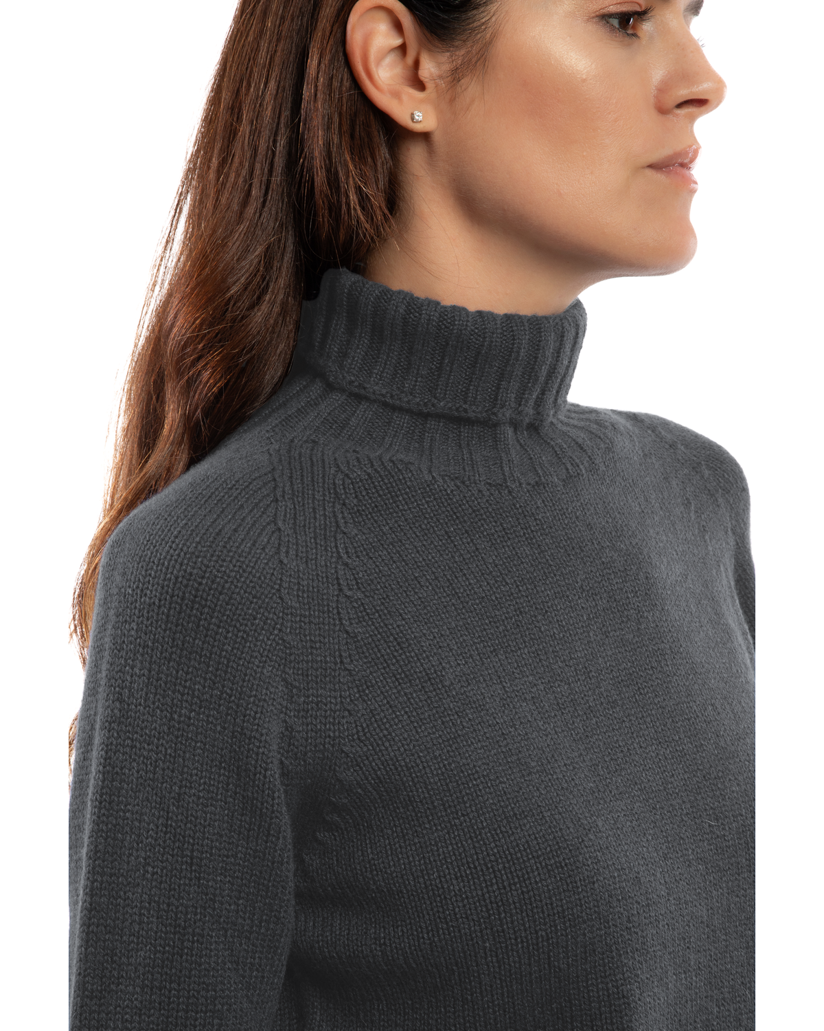 Women's cashmere raglan sleeve turtleneck sweater in Charcoal, close-up of the ribbed turtleneck and raglan shoulder