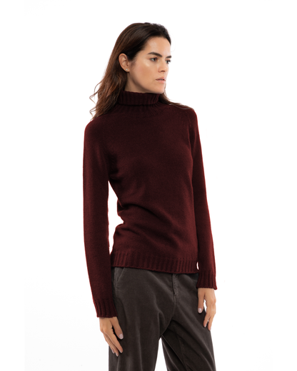 Women's cashmere raglan sleeve turtleneck sweater in Bordeaux, three-quarter view on a model