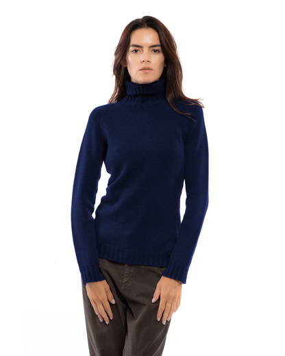 Women's cashmere raglan sleeve turtleneck sweater in Blue, front view on a model