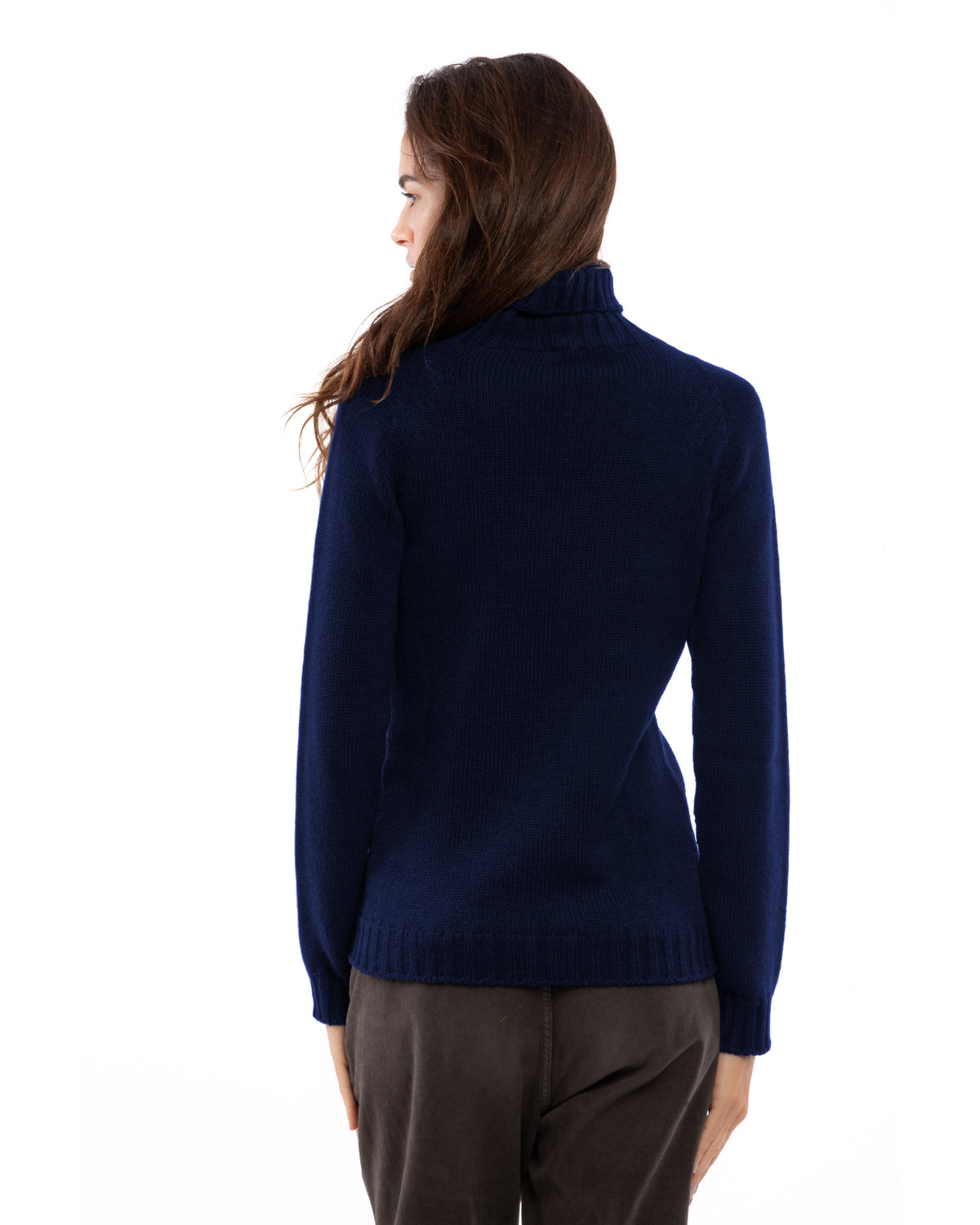 Women's cashmere raglan sleeve turtleneck sweater in Blue, back view on a model