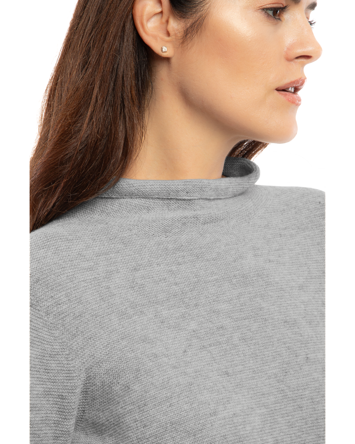 Women's cashmere links stitch funnel neck sweater in Medium Gray, close-up of the funnel neckline and links stitch