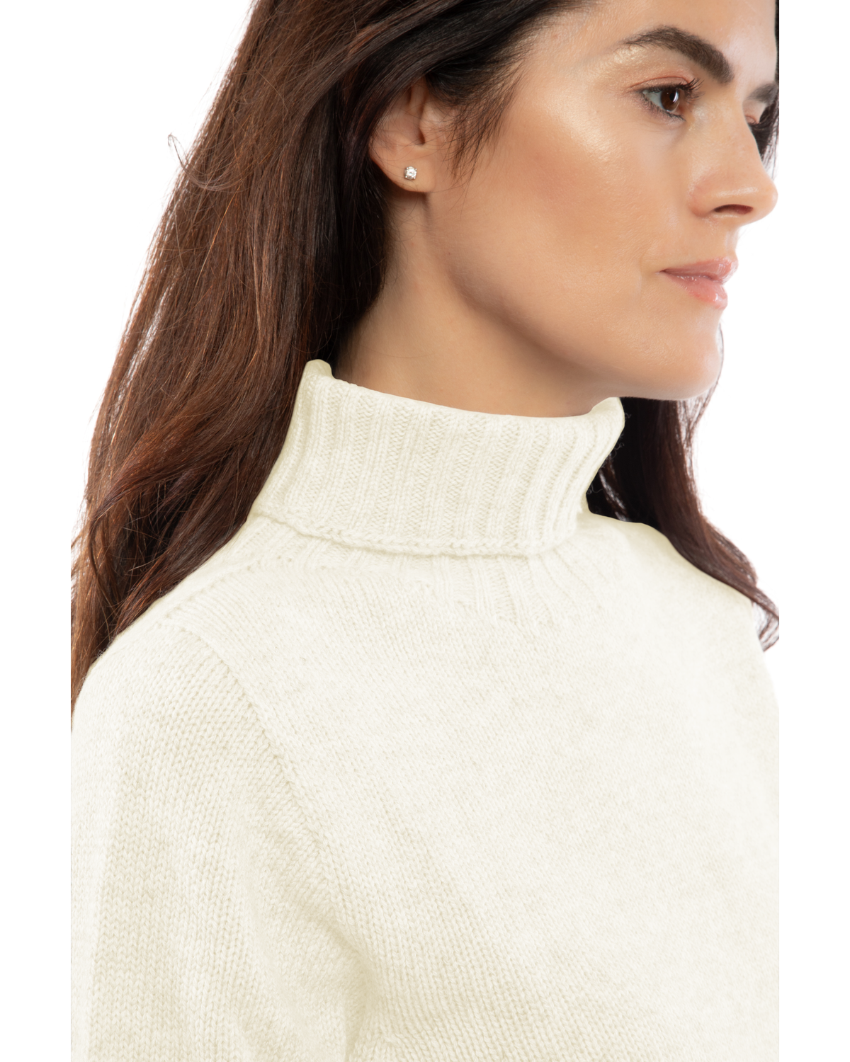 Women's classic cashmere turtleneck sweater in Milk White, close-up of the ribbed turtleneck and cashmere knit