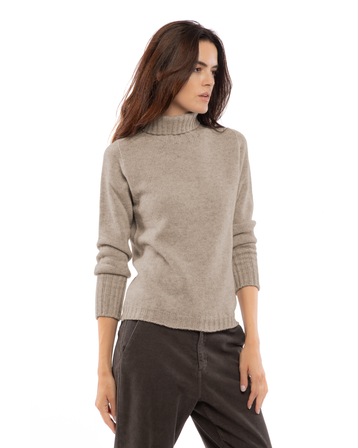 Women's classic cashmere turtleneck sweater in Taupe, three-quarter view on a model