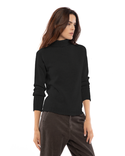 Women's classic cashmere turtleneck sweater in Black, three-quarter view on a model