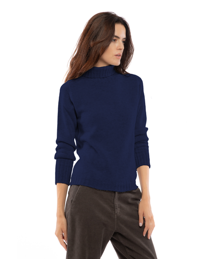 Women's classic cashmere turtleneck sweater in Blue, three-quarter view on a model