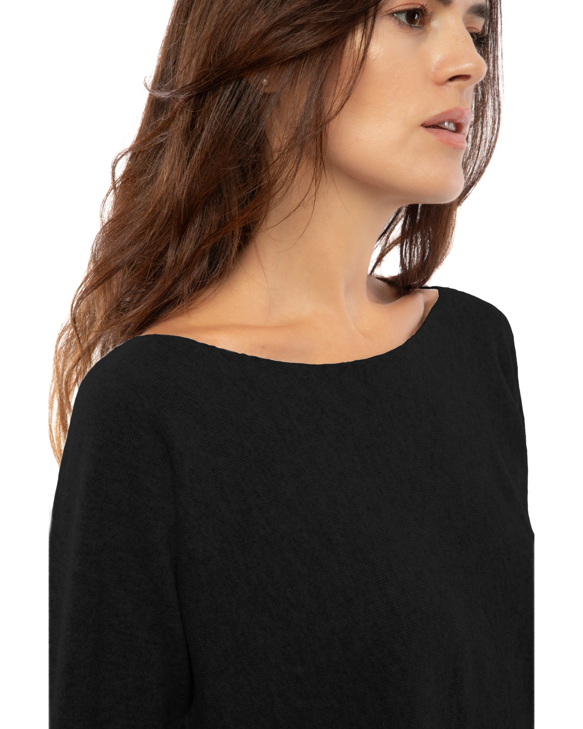 Women's cashmere maxi lounge boatneck sweater in Black, close-up of the boat neckline and shoulder