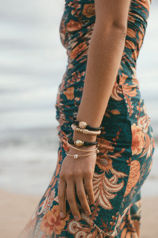A FEMALES HAND WITH THE TAHA’A 14K GOLD BRACELET WITH GOLDEN SOUTH SEA PEARL