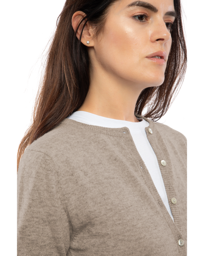 Women's cashmere crewneck cardigan in Taupe, close-up of the crew neckline and button placket