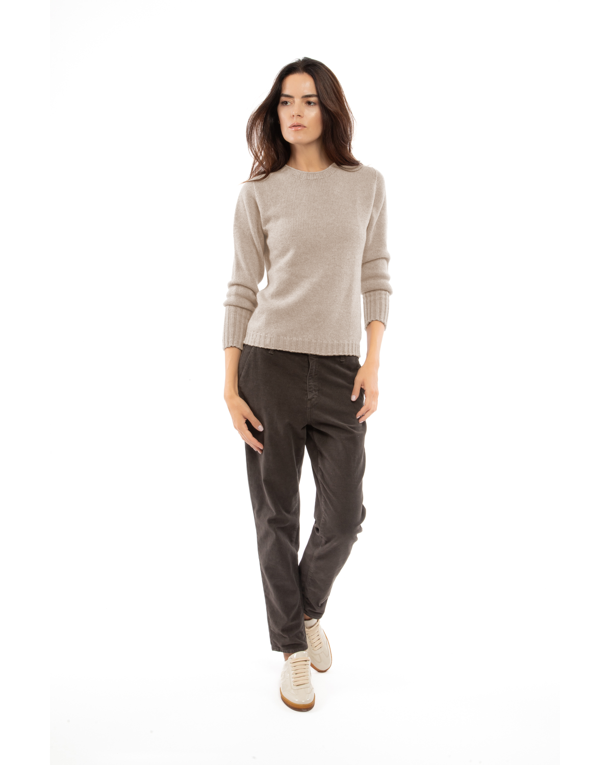 Model wearing the beige cashmere crewneck sweater with ribbed trim