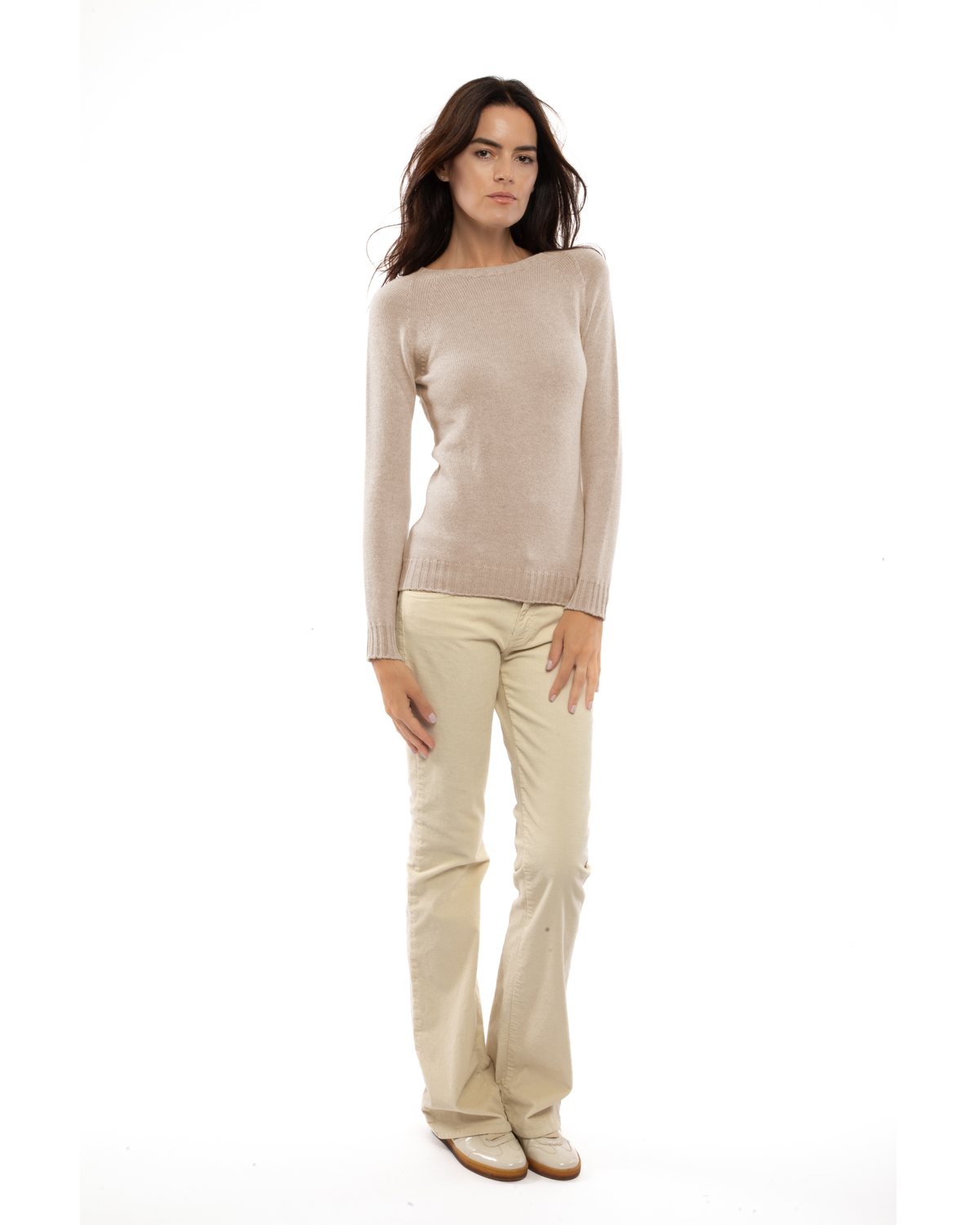 Model wearing the beige cashmere raglan crewneck sweater