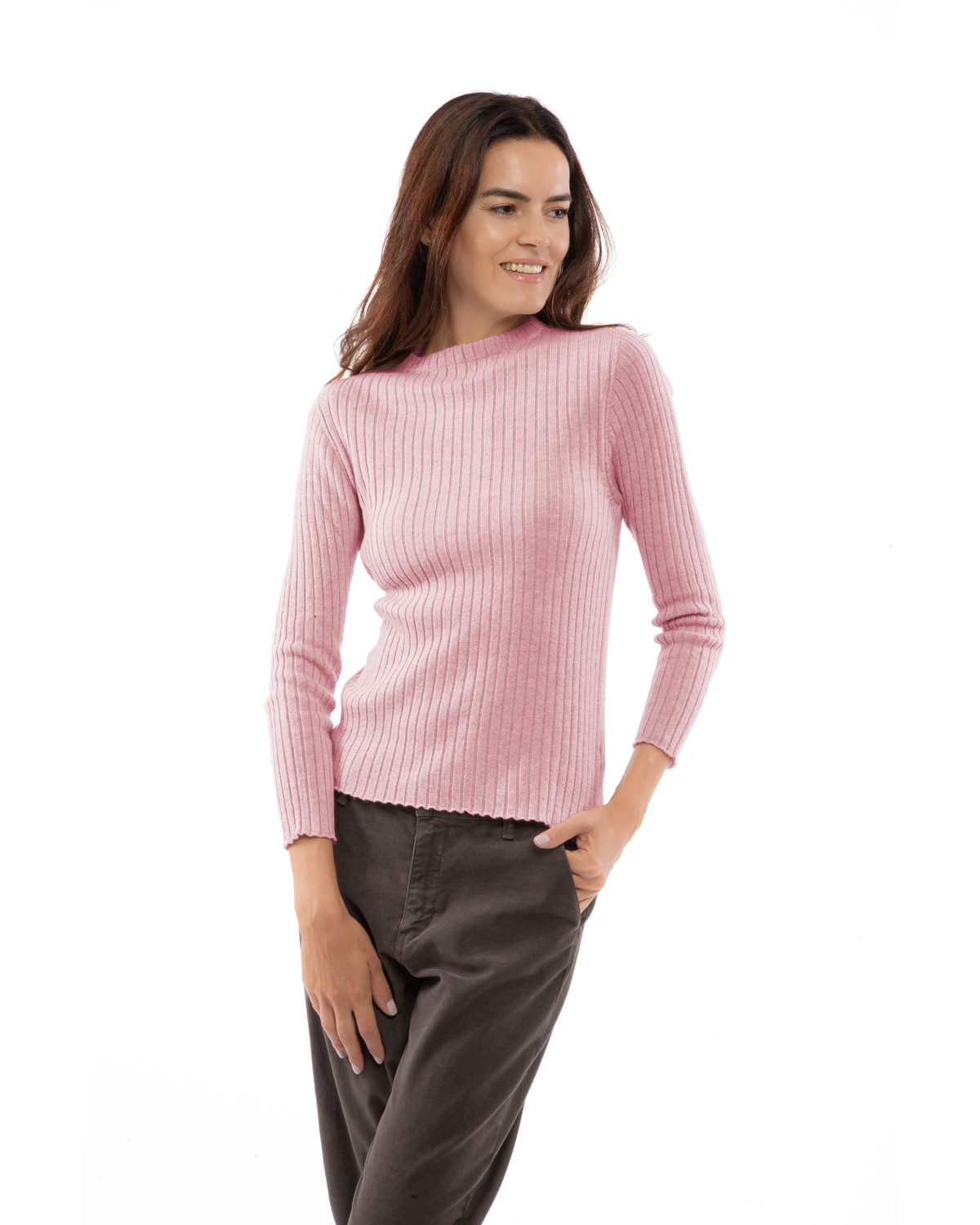 Baby pink cashmere vertical rib crewneck sweater, front view on a model.